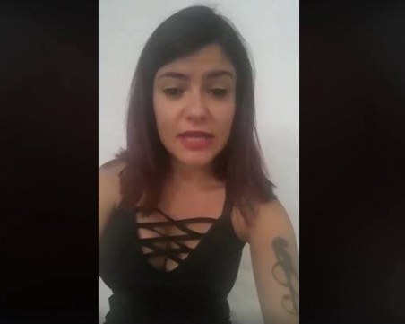 Млада хейтърка заля нета с жлъч и гняв, търси друга планета