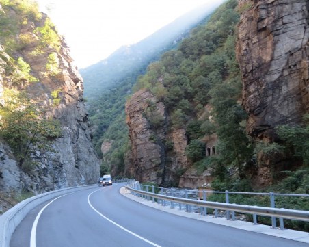 Моторист от София катастрофира край Велинград