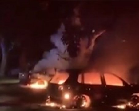 Подпалиха колите на бивша общинска служителка в Козлодуй