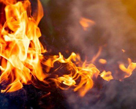 Пожар обхвана дупнишко село, пламна смесена гора