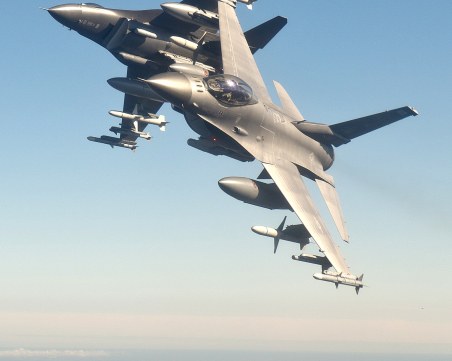 Преведохме накуп $ 1,2 милиарда за новите изтребители Ф-16