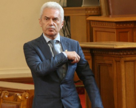 Сидеров съди Радан Кънев за 15 000 лева