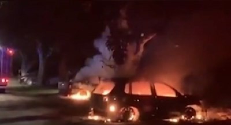 Подпалиха колите на бивша общинска служителка в Козлодуй