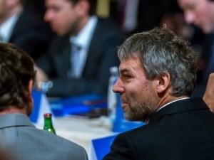 Милиардерът Келнер иска да купи bTV