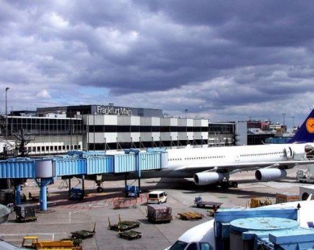 Българи блокирани на летището във Франкфурт, сред тях има болни и деца