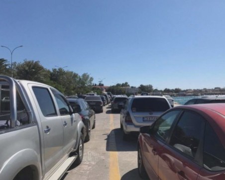 Заклещен българин на пламналия Самотраки: Хората спят на улицата или по колите си