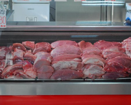 Игри с мръвките: Свинското не поскъпва, пилешкото скача!