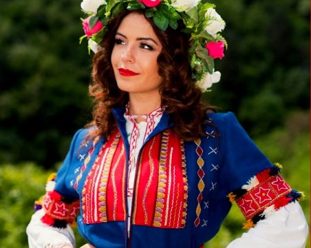 Магическата българска носия оживява в благотворителна изложба в Пловдив