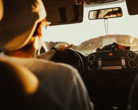 Мъж уби тричленно семейство, докато се хвали как шофира във Фейсбук