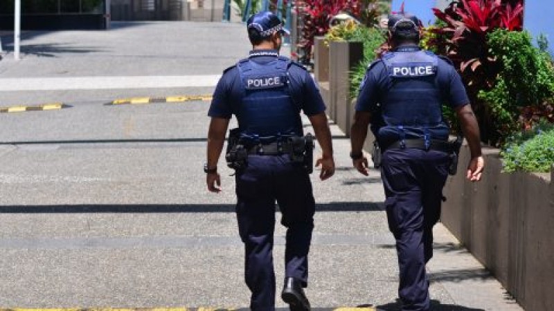 Мъж нападнал минувачи с нож в Сидни, крещял 