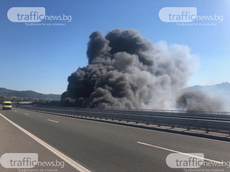 Пожар обгази Дупница и затвори магистрала 