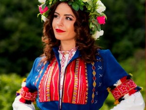 Магическата българска носия оживява в благотворителна изложба в Пловдив