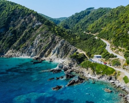 Фериботът тръгна към Самотраки, спасява блокираните туристи