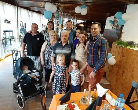 Първият ресторантьор на Асеновград празнува юбилей в звездна компания