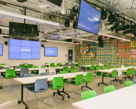 Скандално разкритие! Facebook със записи на разговорите на свои потребители