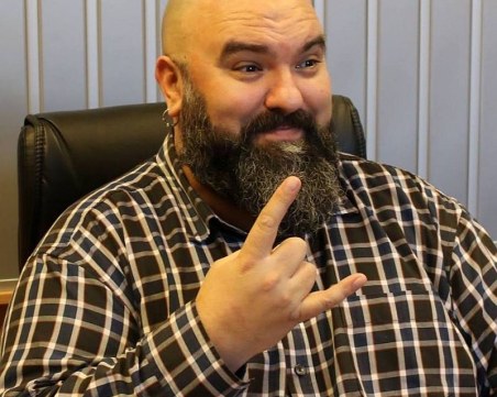 Венци Мицов загуби портфейла си, пълен с пари и документи, пазач го намери и му го върна