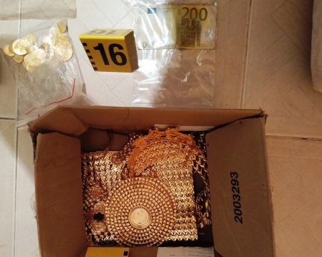 Акция в Пазарджик! Откриха голямо количество злато в магазин за телефони