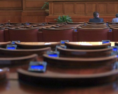 Депутатите с нов рекорд: За 7 месеца - 3640 неизвинени отсъствия