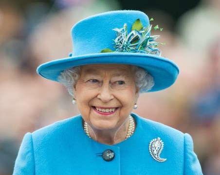 Какво носи в чантата си кралица Елизабет II?