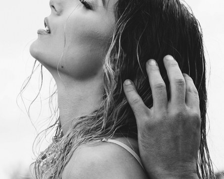 Михаела Маринова изненада феновете си с романтична песен