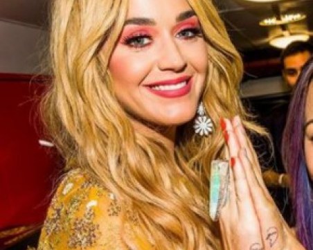 Моделът Джош Клос обвини Кейти Пери в сексуално посегателство