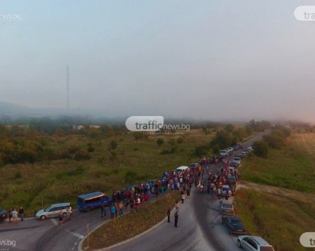 Протестиращи жители на Шишманци: Цяла седмица чакаме становище от властта - такова няма!