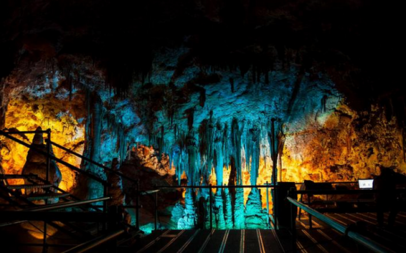 Взрив в кариера открива най-красивата пещера Венеца