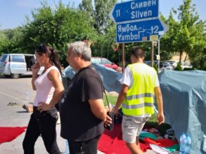 Протестиращите свиневъди вдигнаха блокадата край Сливен