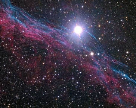 Астрономи откриха повтарящи се сигнали, идващи от Вселената