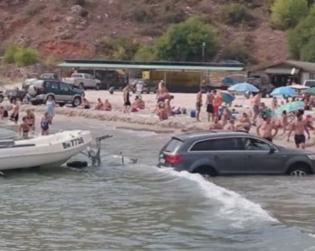 До 3 бона глоба за батка, паркирал джипа на плажа