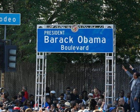 Хиляди искат да прецакат Тръмп, като преименуват улицата му на 