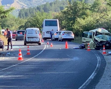 Майка и дъщеря са загинали при катастрофата край Кочериново