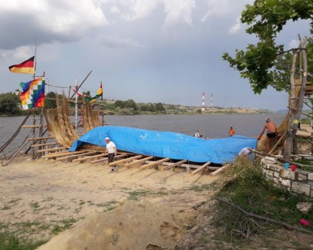 Тръстикова лодка тръгва на международна експедиция от Варна