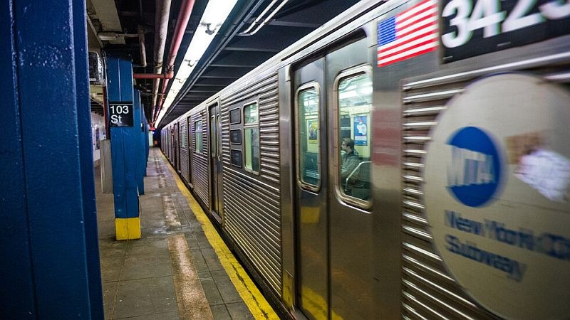 Паника на метростанция в Ню Йорк, откриха подозрителни предмети