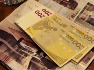 Хванаха шестима майстори на фалшиви банкноти по 200 евро