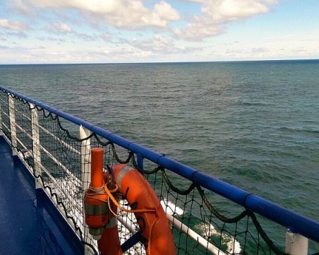 Евакуираха стотици при авария на ферибот край Валенсия