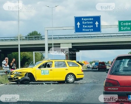 Катастрофа на един от изходите на Пловдив – две коли се помляха