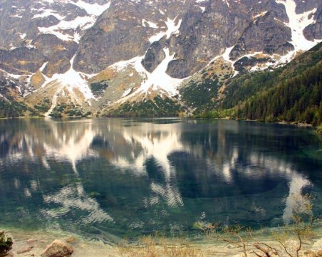 Дъждове приклещиха двама в пещера, няма връзка с тях