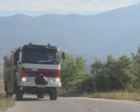 Голям пожар върлува край софийско село
