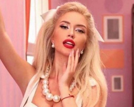 Тита неразпознаваема на концерт по морето, без грим и прическа