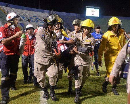 Трима загинаха при ексцесии на футболно дерби
