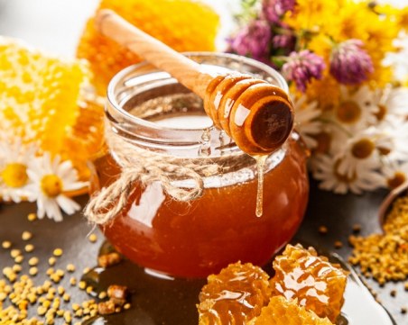 5 причини защо трябва да хапвате по 1 лъжица мед вечер