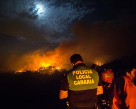 Бедствие на Гран Канария – евакуираха 4000 души от острова заради пожар