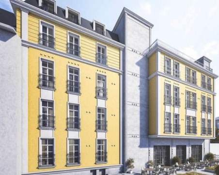 Нов хотел в Пловдив подари нов телефон на негов кръстник