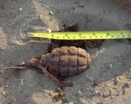 Откриха ръчна граната на брега на язовир Огоста