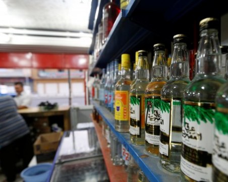 Прежадняла пловдивчанка тършува в хипермаркет, опита да задигне пълен сак с ... уиски