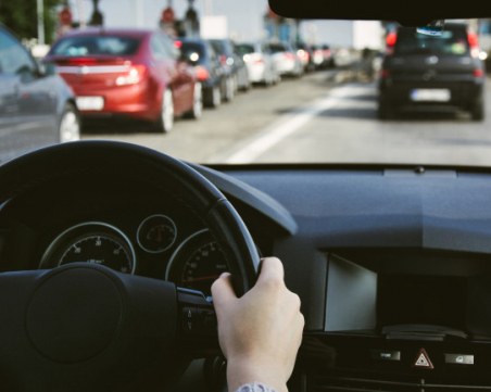 Данъчни и полицаи погнаха пловдивска автошкола, липсвал касов апарат