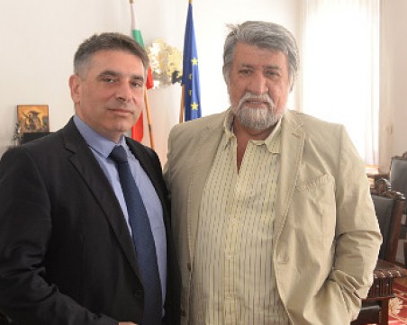 Данаил Кирилов и Вежди Рашидов ще се борят с фалшивите новини