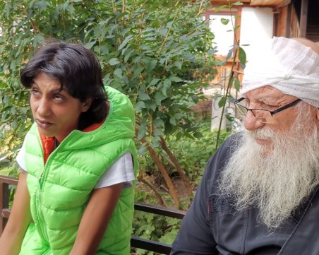 Павлинка обърна палачинката за мелето в Нови хан, обвини отец Иван