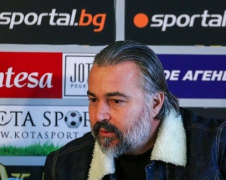 Ясен Петров отрече за Ботев, Акрапович също нямал други оферти